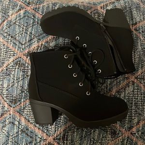 Black heel/ high top
